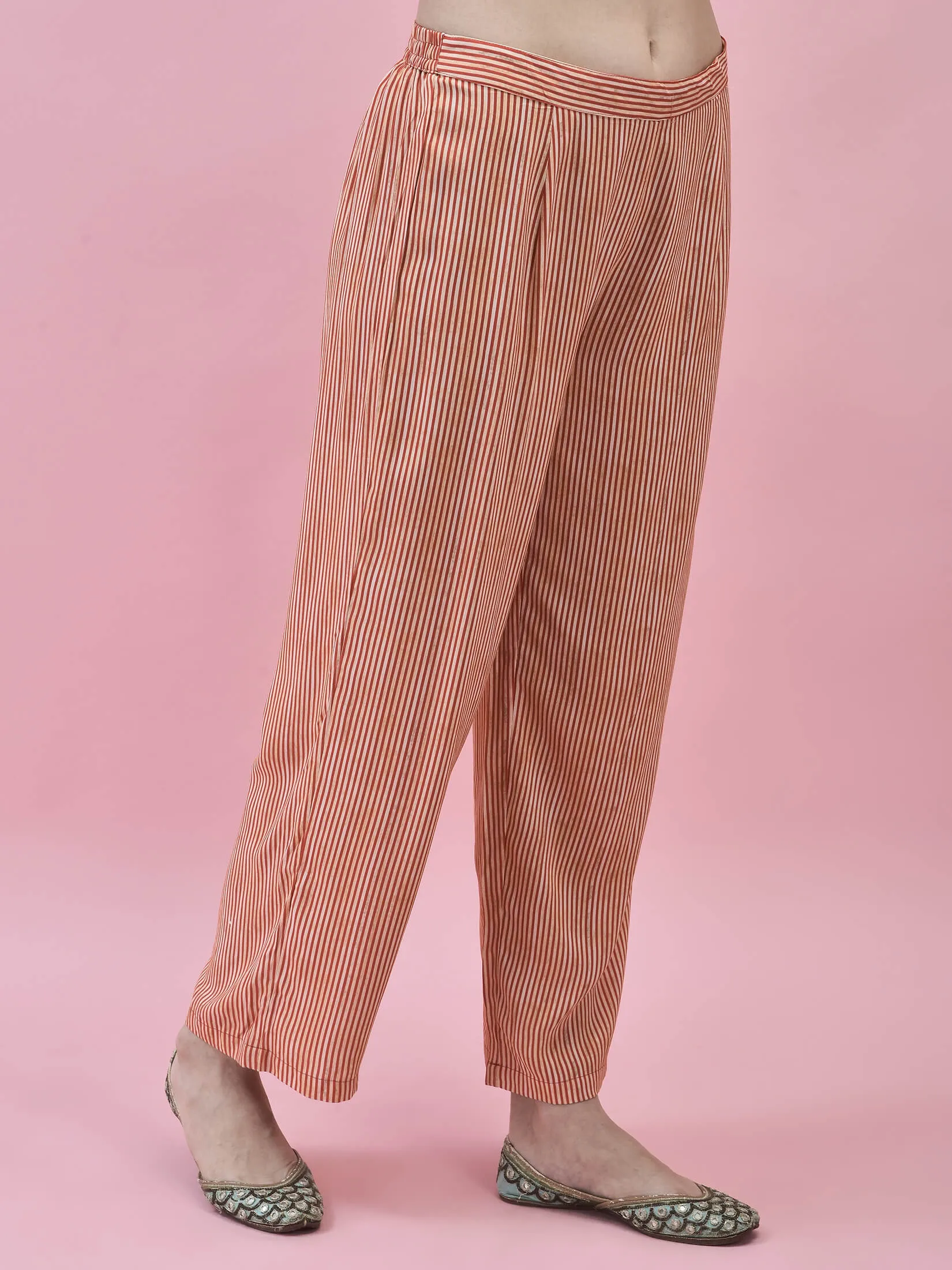 Women Rayon Rust Multi Kurta With Comfort Pant